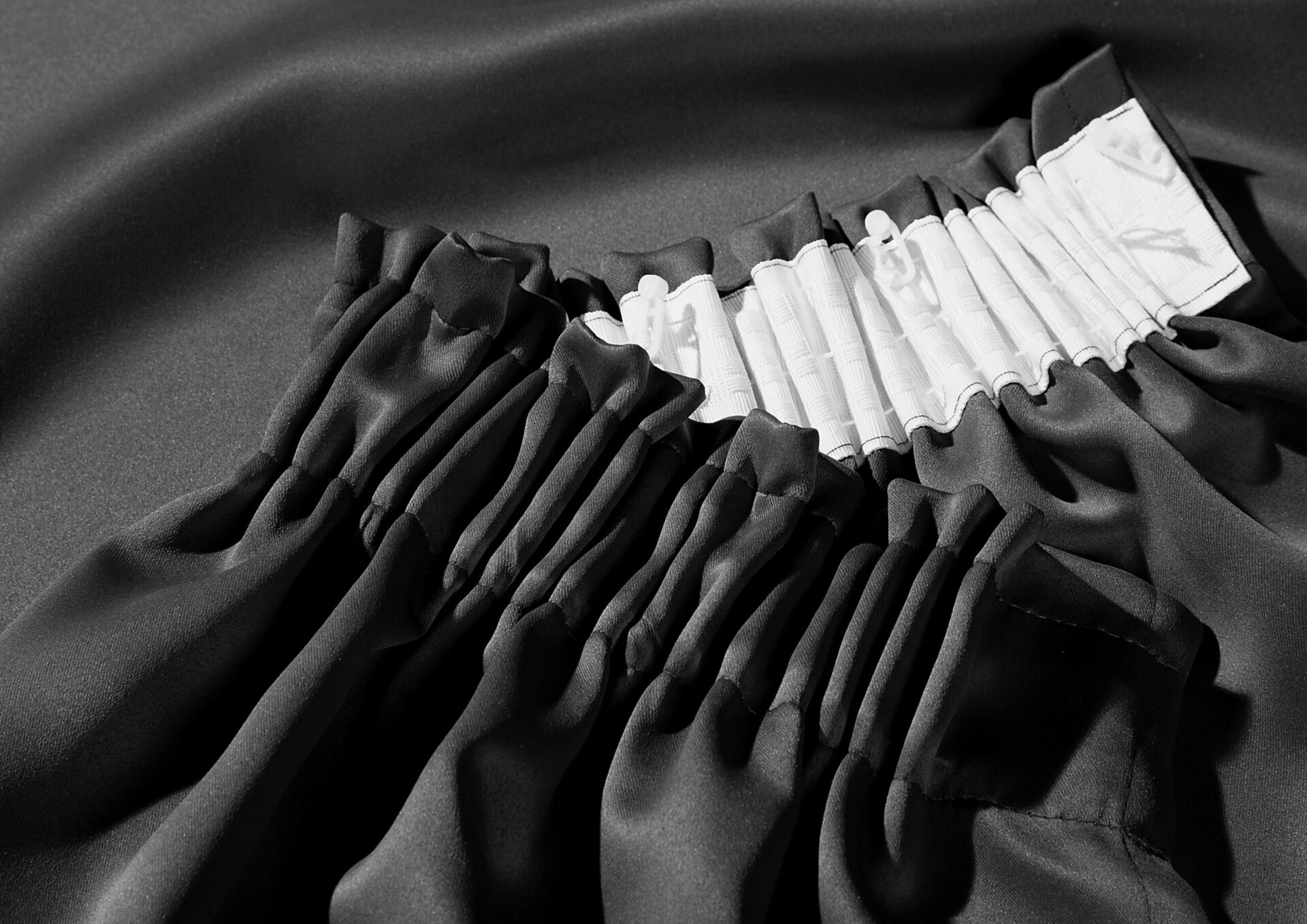 Detail_schwarz_Kraeusel